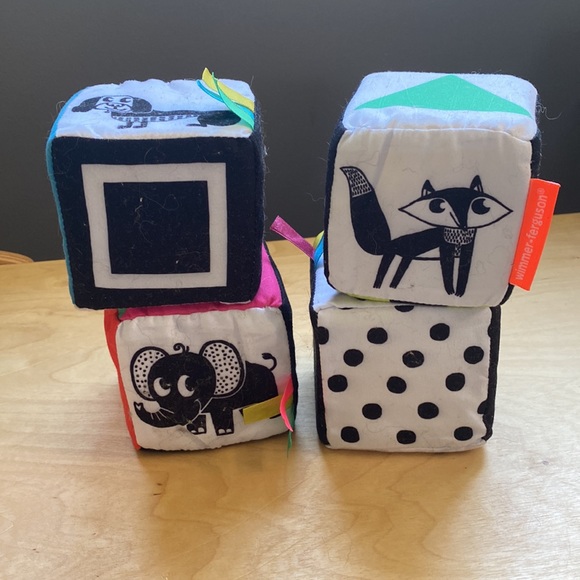 Manhattan Toy Wimmer-Ferguson Mind Cubes Soft Baby Activity Toy - Picture 2 of 4